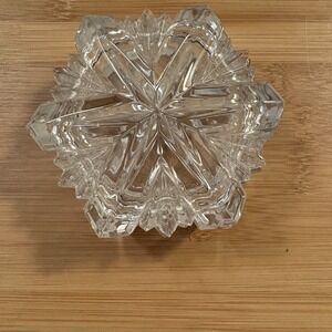 Mikasa "Nature's Song" Snowflake Shaped Covered Point Cut Crystal Trinket Box